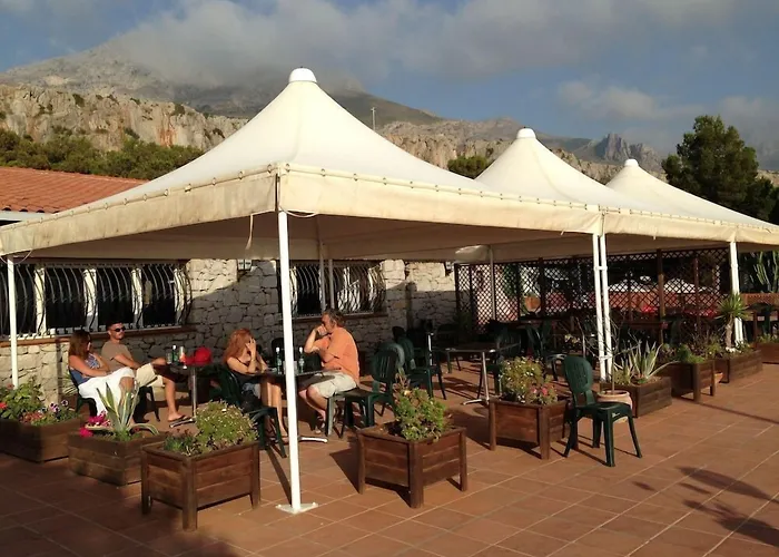 Happy Camp In El Bahira Camping VillageAlbergo